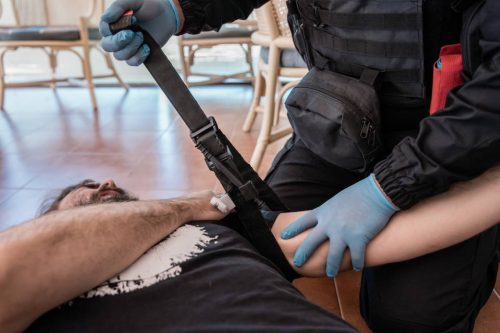 La maîtrise du garrot pour gagner du temps avant l'arrivée des secours