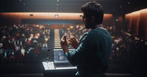 Faire appel à une agence de conférenciers pour trouver l'intervenant idéal